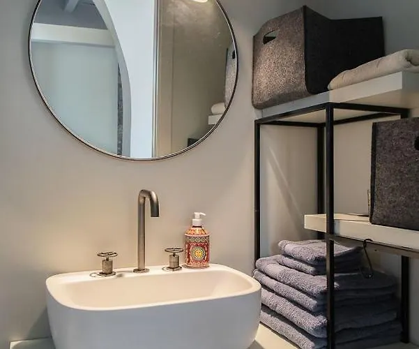 Perch 38 - By Lovecomo