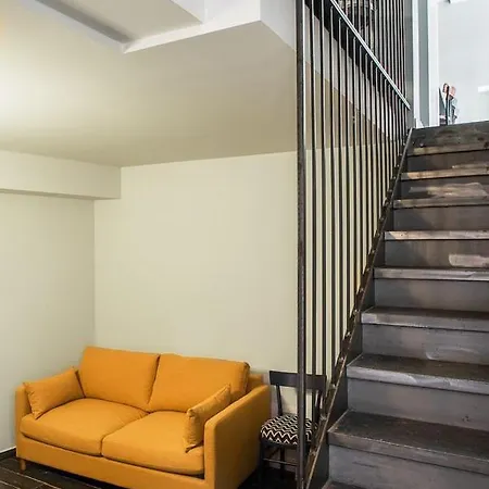 Perch 38 - By Lovecomo 메나지오